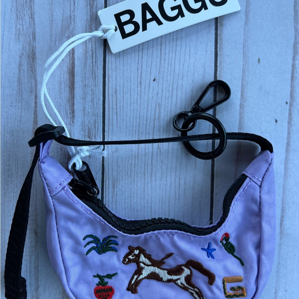 [SOLD] BAGGU Baggu Crescent Bag Charm